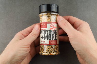 LVIV, UKRAINE - Nisan 06, 2023: Daha Fazla Her şey. Evrensel çeşni ve baharatlar.