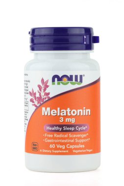 LVIV, UKRAINE - Nisan 06, 2023: Now Foods, Melatonin Kapsülleri.