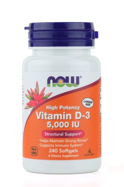 LVIV, UKRAINE - Nisan 06, 2023: Now Foods, Vitamin D3 Kapsülleri.