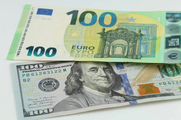 LVIV, UKRAINE - 13 Nisan 2023: 100 euro ve 100 dolar
