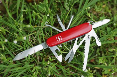 LVIV, UKRAINE - 13 Mayıs 2023: Victorinox İsviçre katlama bıçağı.