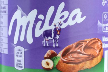 LVIV, UKRAINE - 13 Mayıs 2023: Milka fıstık ezmesi