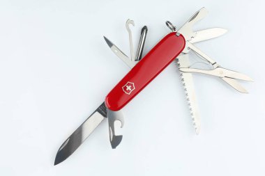 LVIV, UKRAINE - 13 Mayıs 2023: Victorinox İsviçre katlama bıçağı.