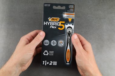 LVIV, UKRAINE - Haziran 05, 2023: BIC Melez 5 flex traş makinesi