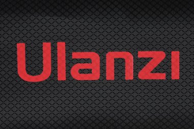 LVIV, UKRAINE - 23 Haziran 2023: Ulanzi Ombra fotoğraf tripodu