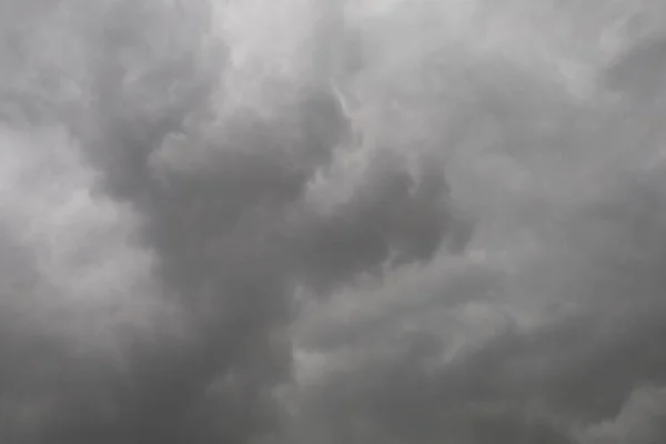 Graue Regenwolken Himmel — Stockfoto