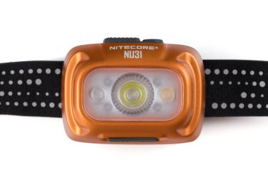 LVIV, UKRAINE - 18 Eylül 2023: Nitecore nu31 baş lamba