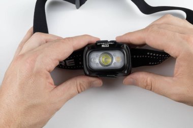 LVIV, UKRAINE - 18 Eylül 2023: Nitecore nu33 far