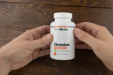 LVIV, UKRAINE - 3 Ekim 2023: Chromium picolinate diyet destek jimnastik kirişi