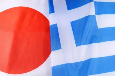 Japon bayrağı ve dünya bayrağı sallanıyor..