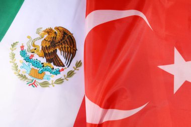 Meksika 'nın renkli bayrağı ve İran' ın ulusal bayrağı sallanıyor..