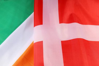 Rüzgarda İrlanda ve İrlanda bayrakları, 3 boyutlu illüstrasyon