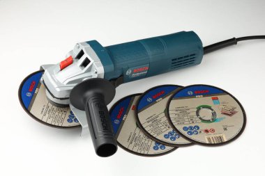 LVIV, UKRAINE - 28 Nisan 2025: Bosch Öğütme aracı oturur