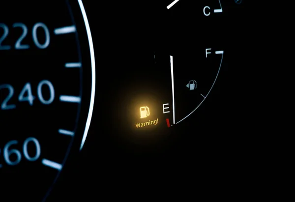Χαμηλό Φως Δεικτών Καυσίμων Στο Ταμπλό Του Αυτοκινήτου Διάστημα Αντιγράφων — Φωτογραφία Αρχείου