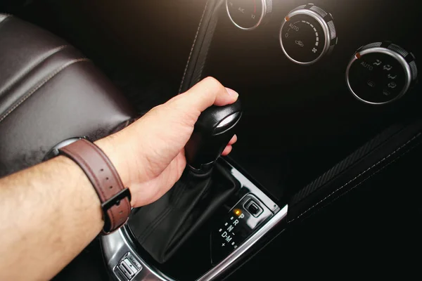 Driver Hand Holding Gear Lever Automatic Transmission Hand Moves Gear — Stock Photo, Image