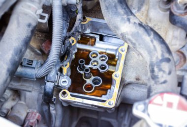 Otomatik vites, otomotiv parçaları kavramından çıkarılan iletim bobinini yerleştirmek için boşluk