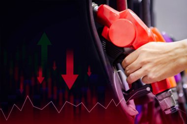 Enerji ve akaryakıt perakende iş konsepti, yakıt enjektörü ve ok göstergesi yukarı aşağı ve iş grafiği