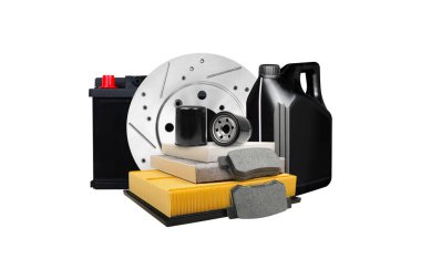 Araba bakım hizmeti konsepti, otomobil parçaları ve araba bakım ürünleri beyaz arka planda izole