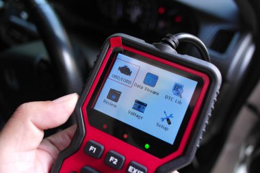 OBD2 tarayıcısı, motor ışığını kontrol etmek, DTC 'leri okumak ve temizlemek, canlı veri ve voltajı görmek, otomotiv onarımı ve bakımı için araç tanılama aracı ve kod okuyucu