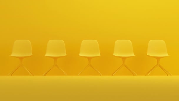 黄色の椅子の青い椅子の行に強調表示されます 人事管理と採用ビジネスの概念 4Kビデオ — ストック動画
