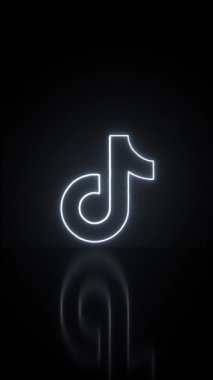 Madrid, İspanya - Ekim 2023: Tik Tok logosu mavi, kırmızı ve beyaz renkli animasyon. 4K video. Dikey Boyut.