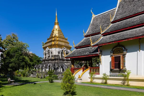 タイ北部の観光地 チェンマイで最も古い寺院であるワット チェンマイ — ストック写真
