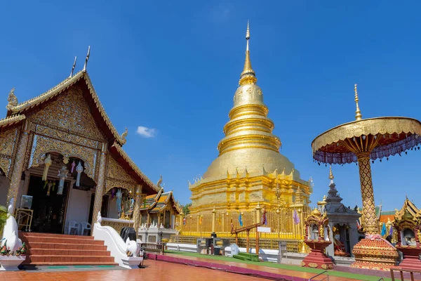 位于泰国北部一个旅游胜地 拉姆贡省的华夫拉 Hariphunchai寺庙 图库照片
