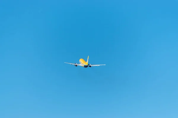 Passenger Airplane Take Blue Sky Background — Stock Photo, Image