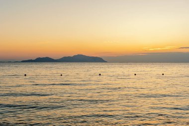 Gün batımında Tiran Adası manzarası. Mısır, Sharm El Sheikh. Turizm ve seyahat.
