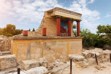 Minos Sarayı, kuzey girişi restore edildi, antik şehir Knossos, Heraklion, Girit.