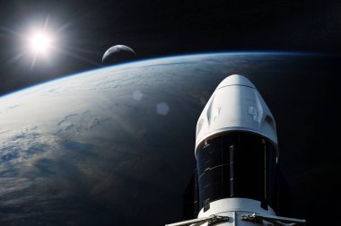 Alçak Dünya yörüngesinde kargo uzay aracı. Bu görüntünün elementleri NASA tarafından desteklenmektedir.