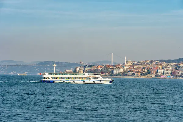 Вид Міст Босфор Човни Стамбулі Туреччина Стокова Картинка