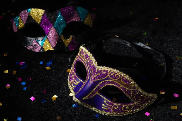 Close Van Masquerade Masker Met Confetties Zwarte Achtergrond Stockfoto