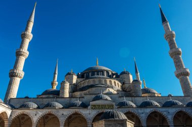 İstanbul, Türkiye 'de minareli Mavi Cami veya Sultanahmet Camii' ne yakın çekim.