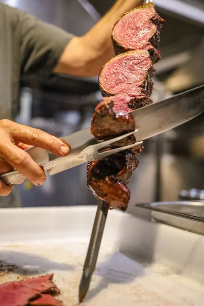 Picanha Bbq Steak Ове Ясо Смажене Деревному Вугіллі Порізати Ножа Стокове Зображення