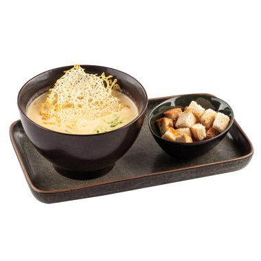 Ekmek arası peynir çorbası ve kızarmış ekmek.