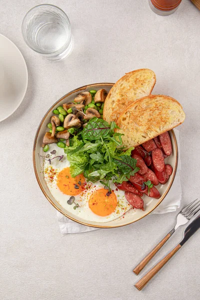 stock image Classic english breakfast with fried eggs and sausages