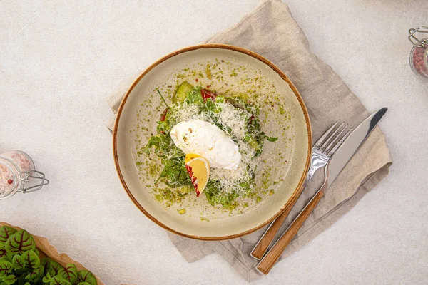Ínyenc Avokádó Saláta Paradicsommal Zöldséggel — Stock Fotó