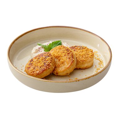 Kremalı Rus krep şurubu porsiyonu.