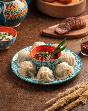 Buharda pişirilmiş tatar doğulu manti köftesi.