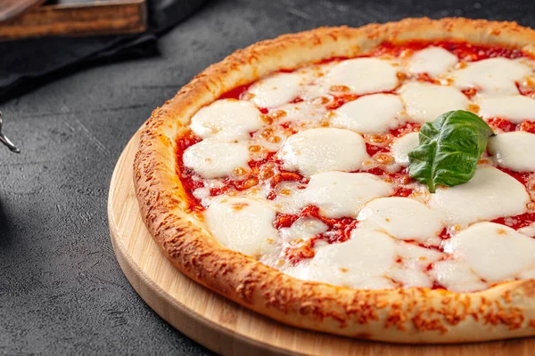 Porção Pizza Margherita Italiana Gourmet Com Queijo — Fotografia de Stock