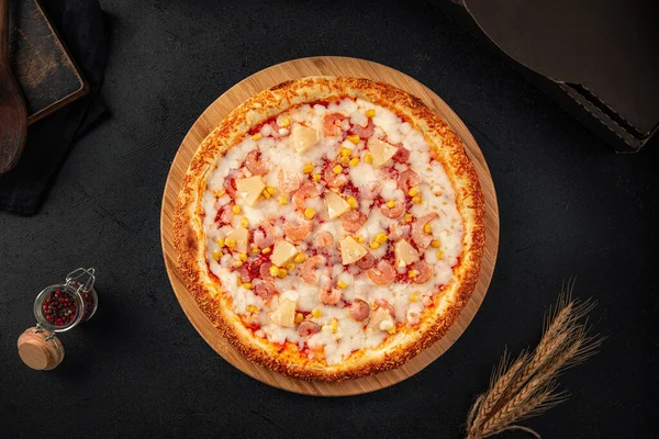 stock image Portion of fresh hawaii pizza with pineapple and ham