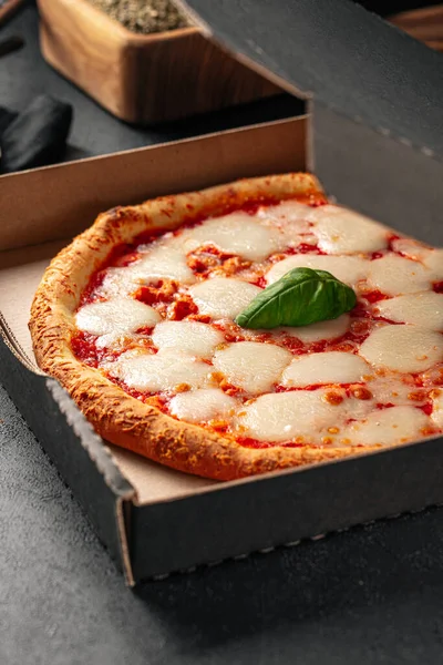 Egy Adag Sajtos Margherita Pizza — Stock Fotó