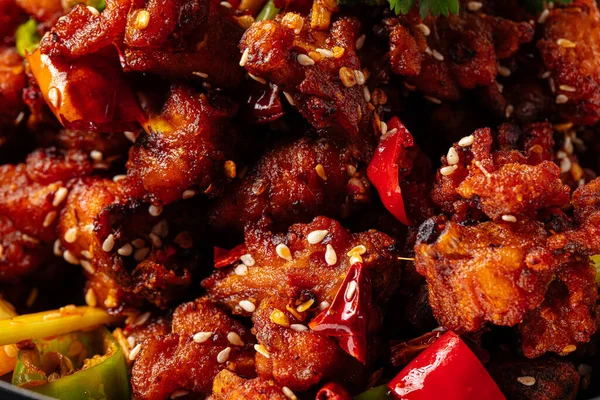 Chinesisches Gebratenes Huhn Mit Chilipfeffer Einer Wok Pfanne — Stockfoto