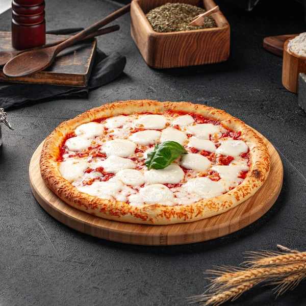 Porção Pizza Margherita Italiana Gourmet Com Queijo — Fotografia de Stock