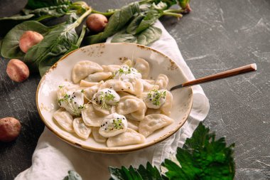 Patates dolgulu Rus böreği.