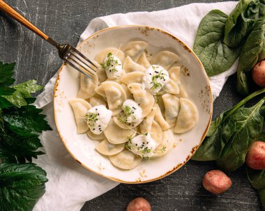 Patates dolgulu Rus böreği.