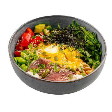 Sığır pastırması ve sebzeli poke kasesi.