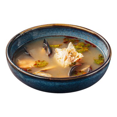 İzole edilmiş Asyalı gurme deniz ürünleri çorbası.