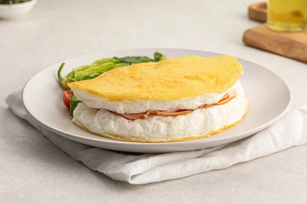 Portion Gourmet Französisch Luftig Poulard Omelette Frühstück — Stockfoto